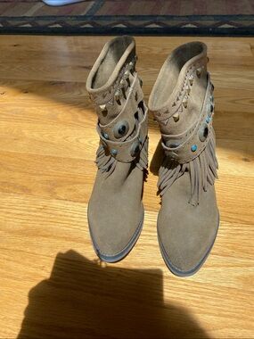 NWOT Sbicca Brown Suede Fringe Ankle Boots with Turquoise Studs